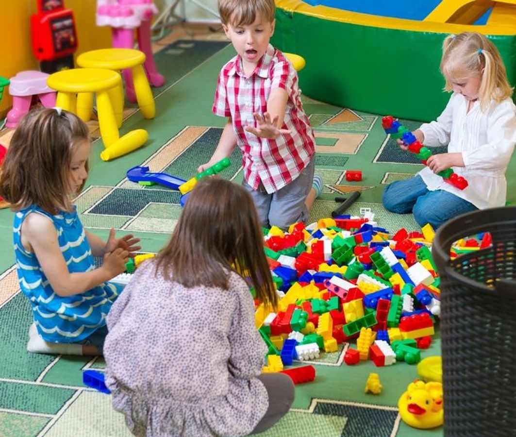 Pratiques d'accompagnement thérapeutique des enfants : entre soin du quotidien et soin spécialisé