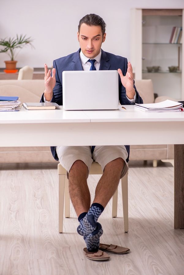 Synthèse de 3 replays sur le Télétravail / Ergonomie et Poste de travail à la maison 