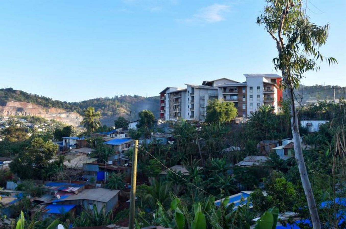 Résorption du bidonville à Mayotte, des quartiers qui ne disparaissent pas mais qui se « réinventent »
