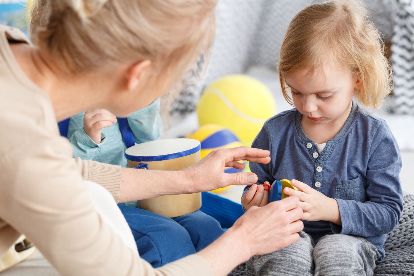 Le cadre statutaire spécifique des assistants maternels ou familiaux employés par les personnes publiques