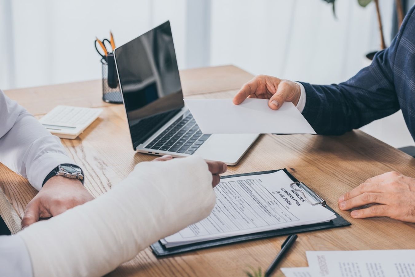 Bénéficiaires d’un CITIS pour accident de service, de trajet et maladie professionnelle : quels sont les droits à indemnisation des agents – exemples concrets