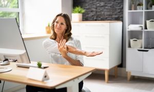 [Atelier Yoga sur chaise] : Faire circuler l'énergie et se ressourcer en fin d'année