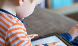 Les jeunes enfants et le trop d’écrans : quelle prévention ?